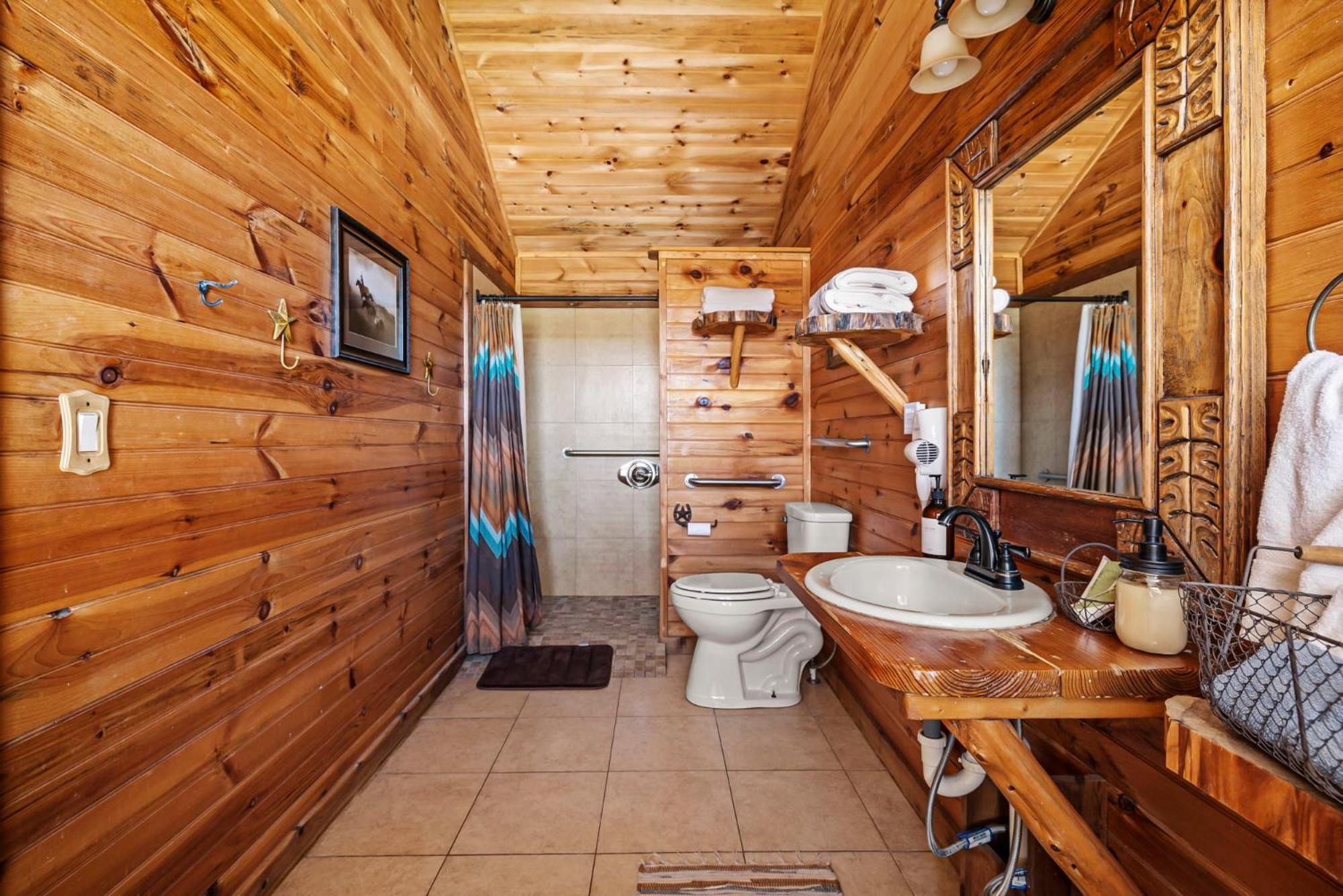 Enchanted Rockview Cabins Crabapple Room photo