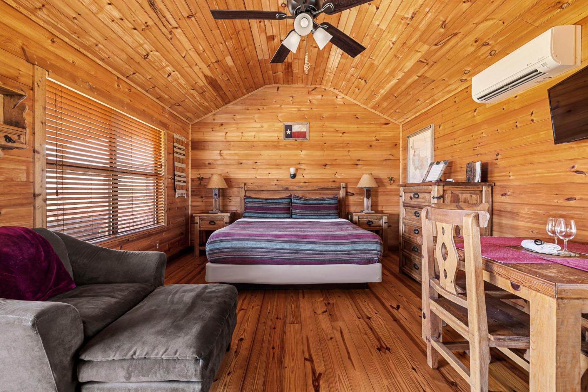 Enchanted Rockview Cabins Crabapple Room photo