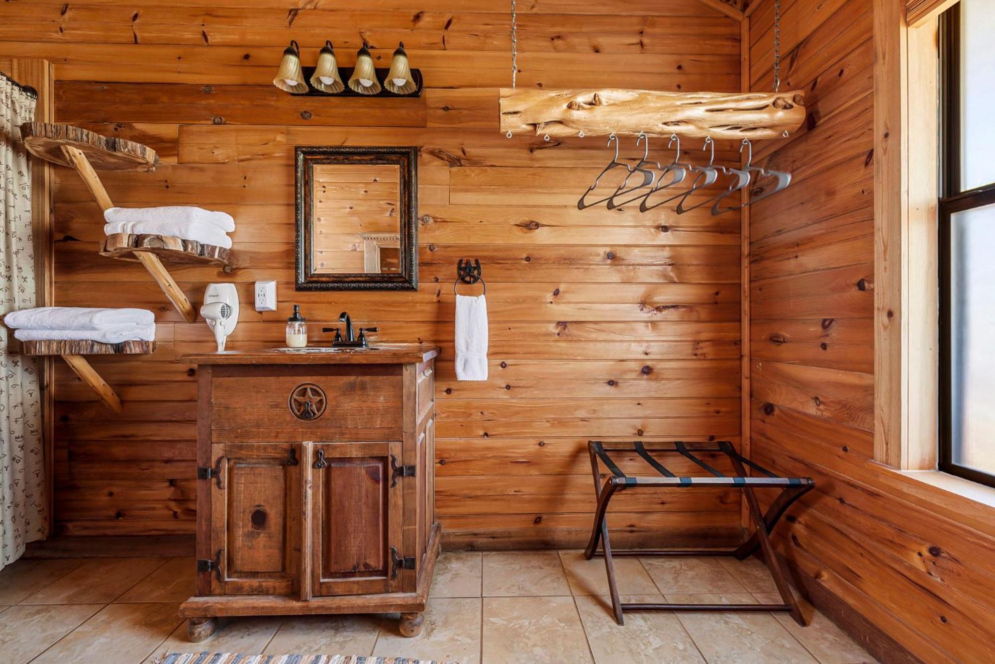 Enchanted Rockview Cabins Crabapple Room photo